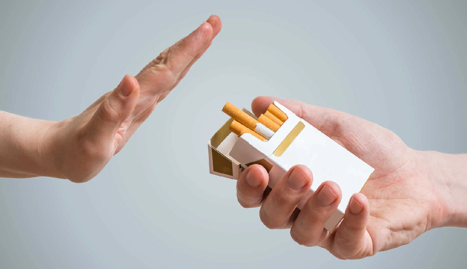 Thuốc lá không chỉ ảnh hưởng đến màu sắc của răng sứ mà còn gây bệnh về nướu